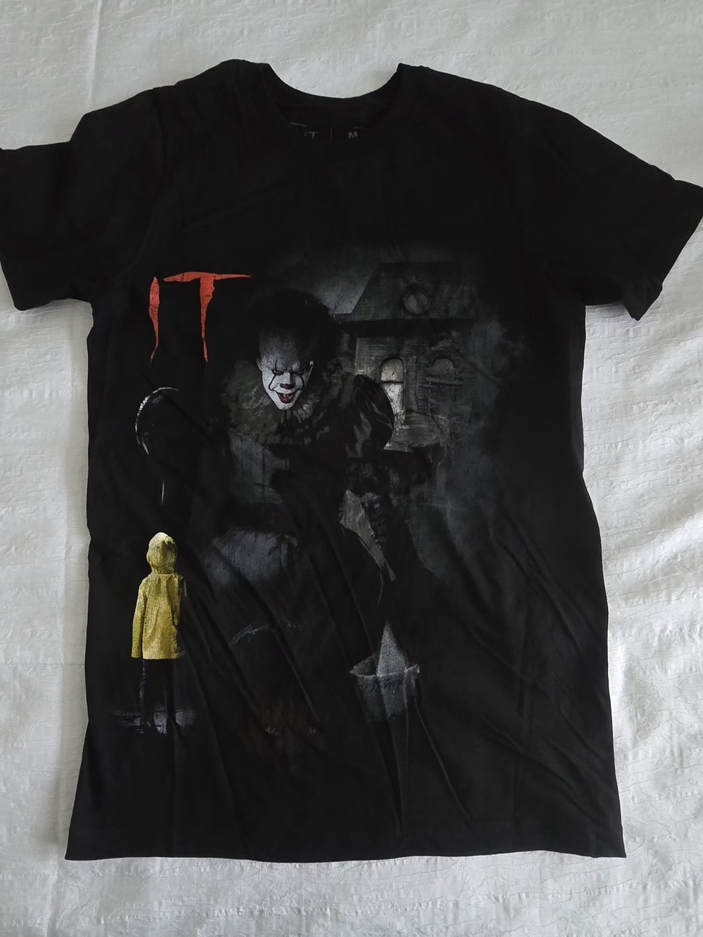 Men's Black 'IT' Graphic Tee with Yellow Accent